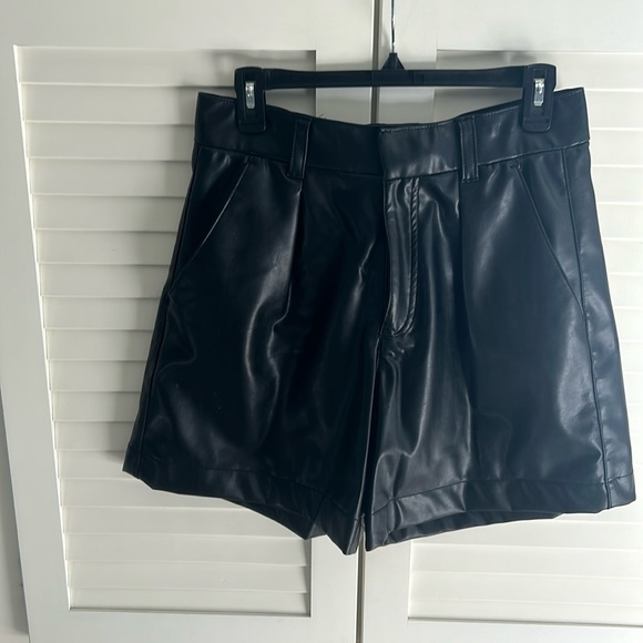 ABERCROMBIE AND FITCH VEGAN LEATHER SHORTS - Picture 1 of 4